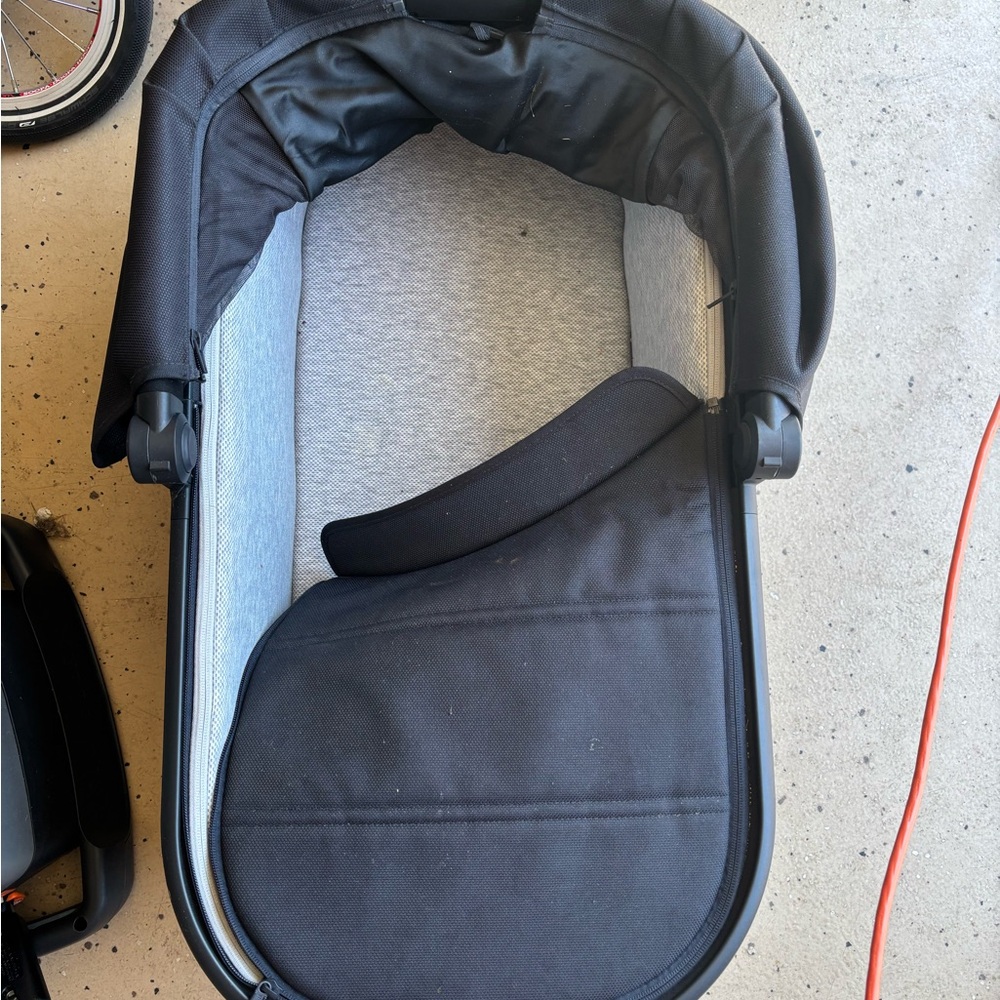 Uppababy Black and Gray Baby Bassinet